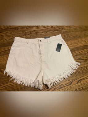 Frayed Hem High-Rise Women's Shorts - Cream